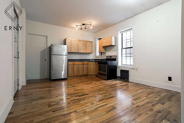 Rented by ERNY LLC | media 33