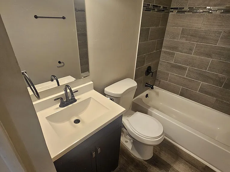 336 Shepley Dr — Photo 3
