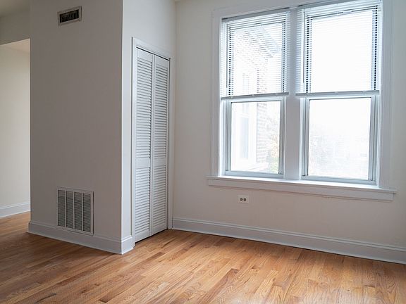 5th image of 4419 N Rockwell St #3F