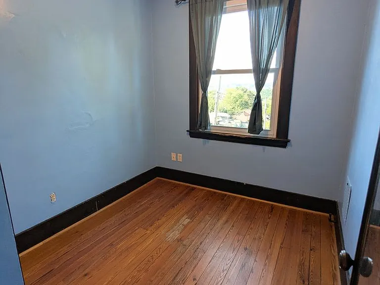 344 Connor St — Photo 10