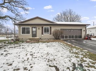 1105 Hickory Ln, Elkhorn, WI 53121