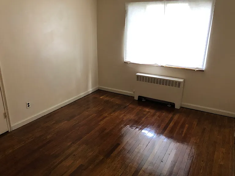528-530 Castleton Ave — Photo 9