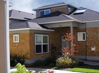 907 Plum Ridge Dr, Ashland, OR 97520