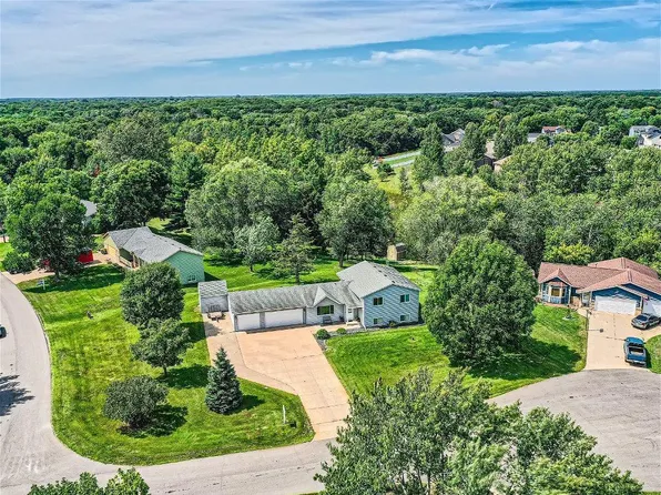 1095 Bear Cir NE, Cambridge, MN 55008