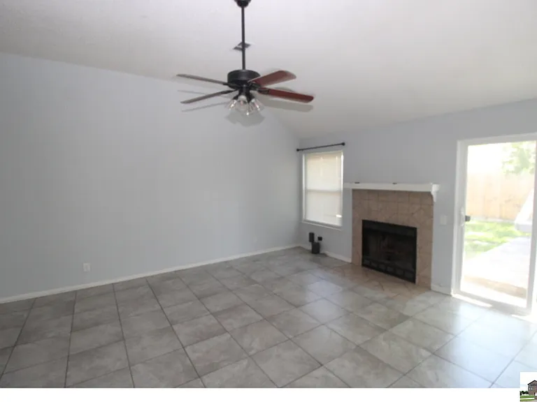 2702 Cactus Dr — Photo 4