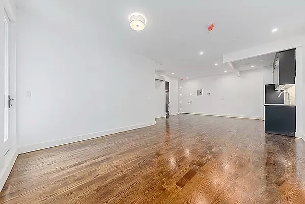 Rented by Rentall Group Inc | media 2