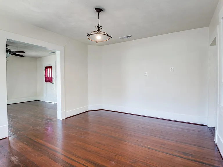 210 E Standifer St — Photo 12