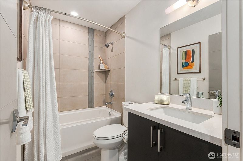 4th image of 1768 Valentine Place S