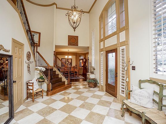 5th image of 4506 Castlewood St