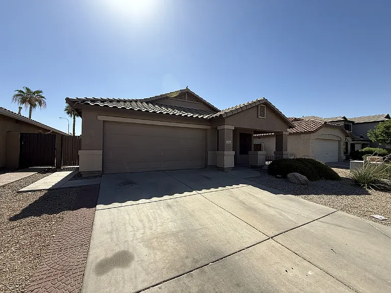 2705 N 109th Ave — Photo 28