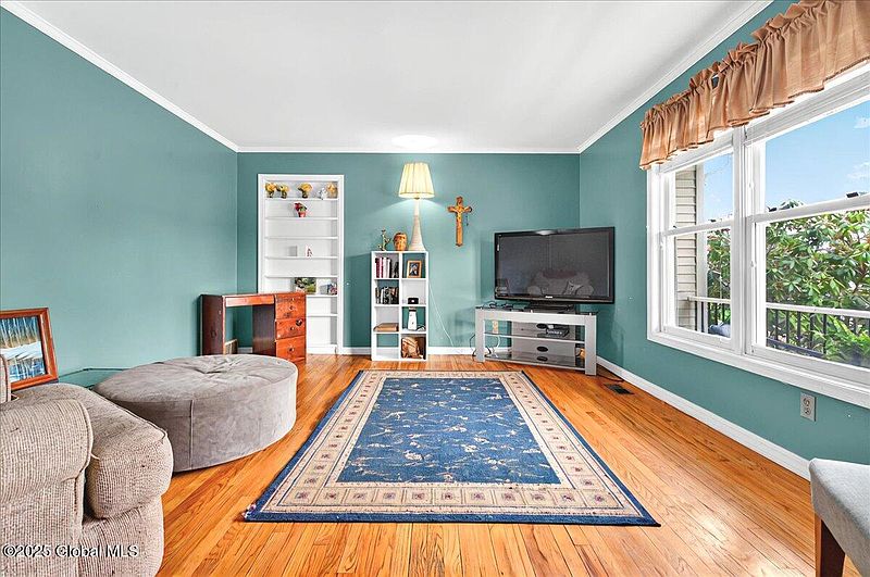 3rd image of 1019 Rose Avenue