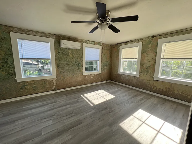 115 N Main St #11 — Photo 2