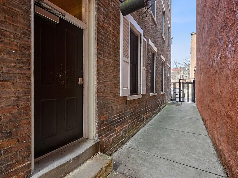 516 E 13th St #4 — Photo 12