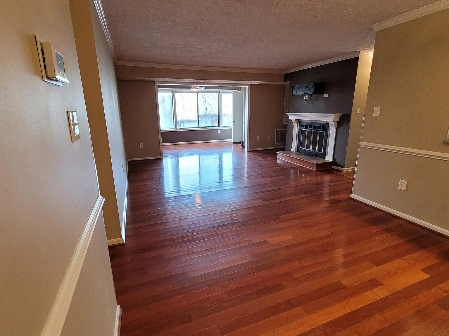 2 bed, 1298 sqft, $2,450 — Photo 3