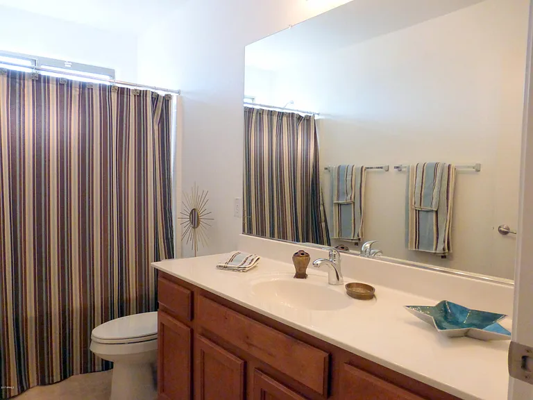 1042 N Moccasin Trl — Photo 10
