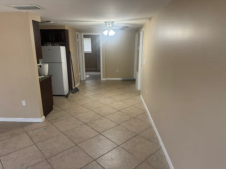 3923 Rockefeller Ave — Photo 4