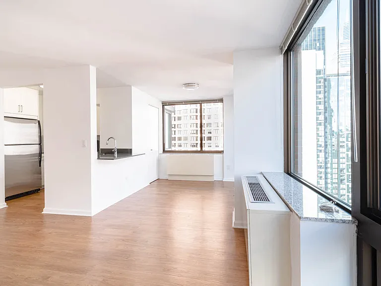 300 E 39th St #10J — Photo 11
