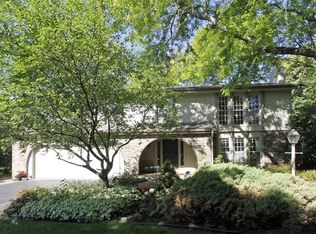 23042 Golfview Ln, Lake Barrington, IL