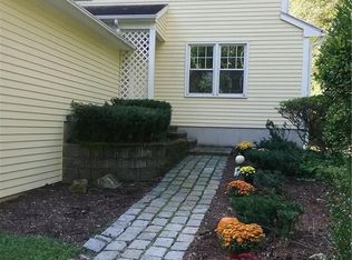 90 E Gate Rd, Guilford, CT 06437