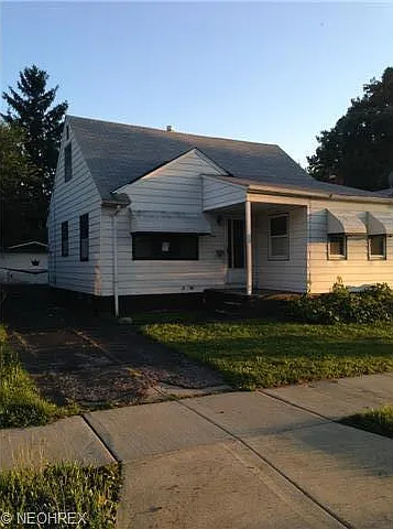 12405 Emery Ave — Photo 1