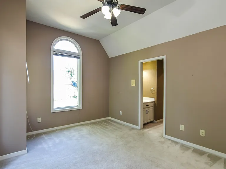 1113 Shady Oaks Cir — Photo 35