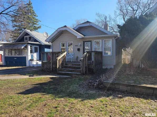 2226 N Ellis St, Peoria, IL 61604