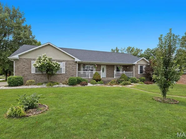 830 Wayne St, Carlyle, IL 62231
