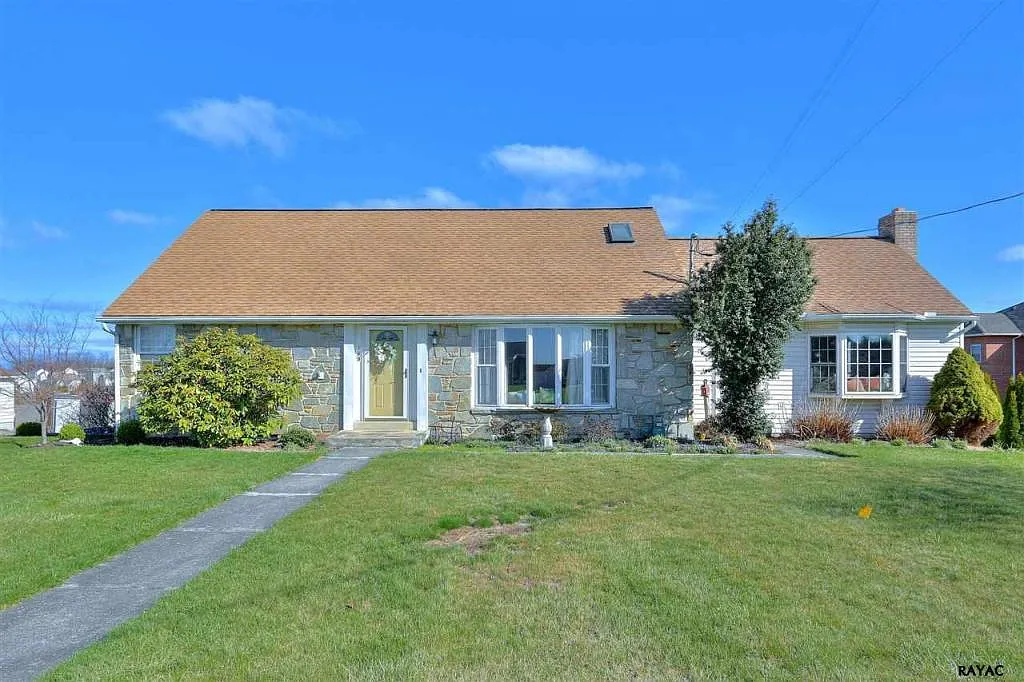 169 Fairview Dr photo 1