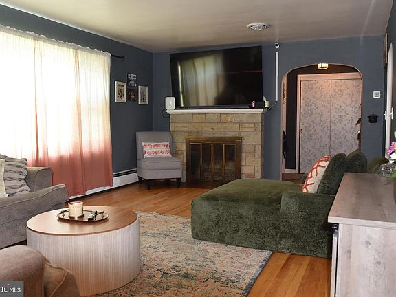 2nd image of 1096 Lincoln Way E