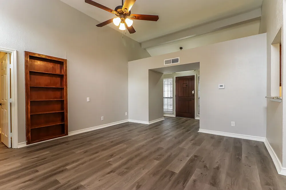 3 bed, 2.0 bath, 1444 sqft, $2,155 — Photo 4