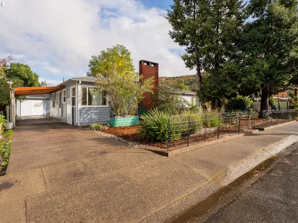 537 W Ballf St, Roseburg, OR 97471