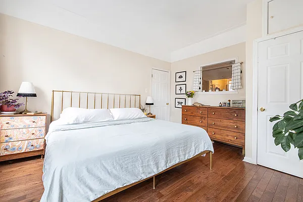 Sold by Brick&Mortar | media 7