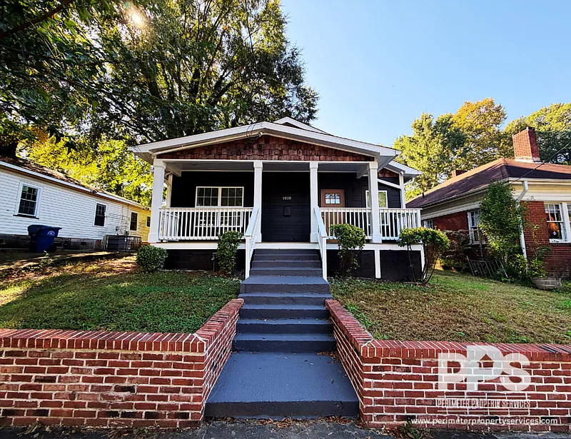 3 bed, 2.0 bath, 1241 sqft, $1,999 — Photo 2