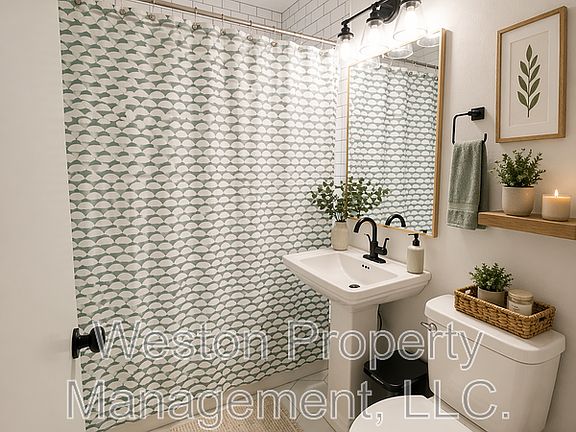 3rd image of 1220 NE 17th St