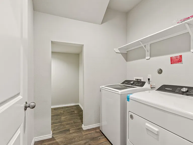 2431 Sutton Hollow Ct — Photo 27