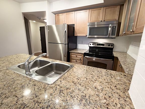 4th image of 761 Bay St Unit 2802