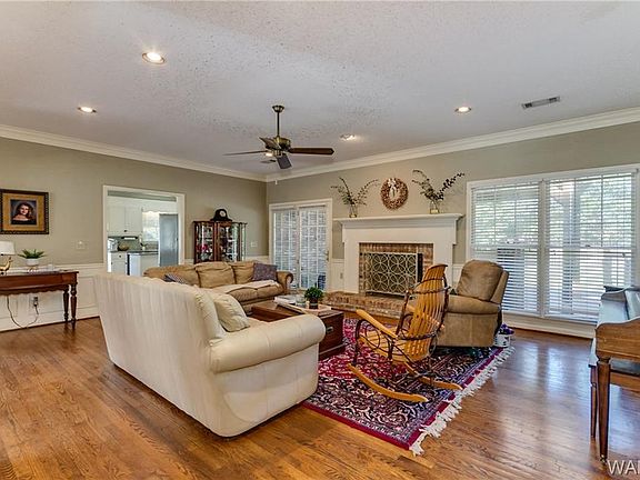 4th image of 2802 Saratoga Ln