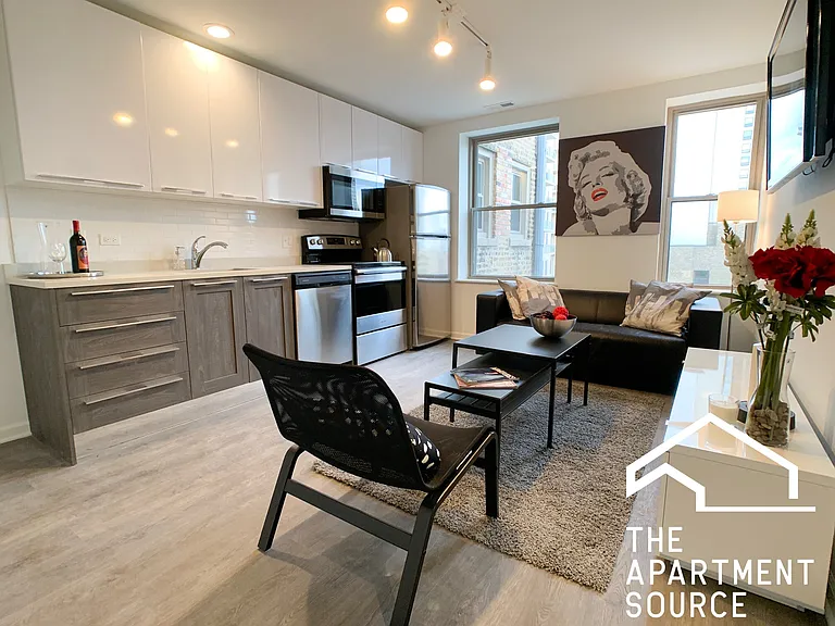 940 W Winona St #707 — Photo 1