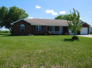 1176 S Sha Ree Ln, Bolivar, MO 65613