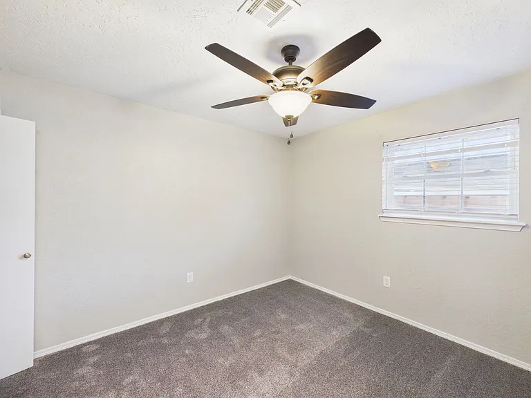 6308 NW Taylor Ave — Photo 22