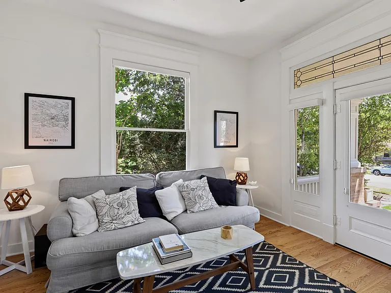 829 N Madison Ave — Photo 14