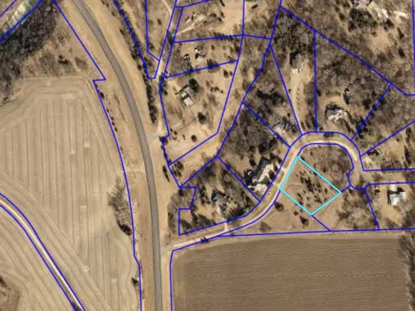 13 Deerfield Rd, Vermillion, SD 57069