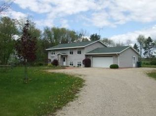 7380 Park View Dr, Waupaca, WI 54981
