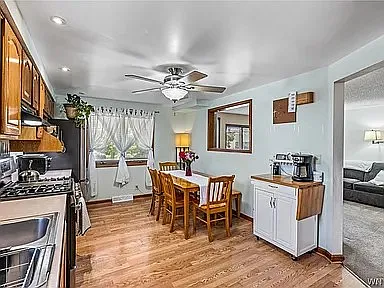 3 bed, 960 sqft, $2,300 — Photo 2