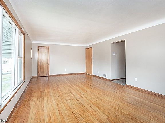 3rd image of 4633 Warner Rd