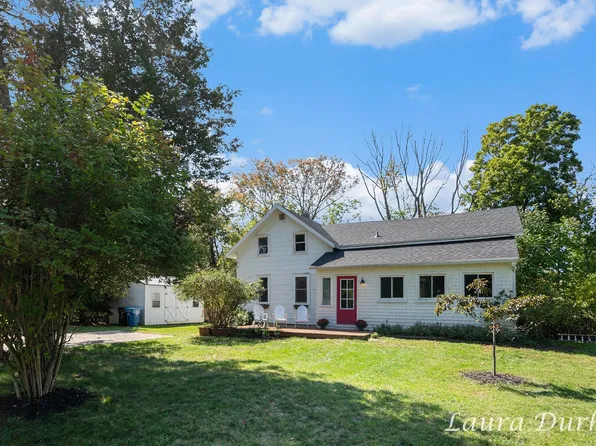 510 S Maple St, Saugatuck, MI 49453