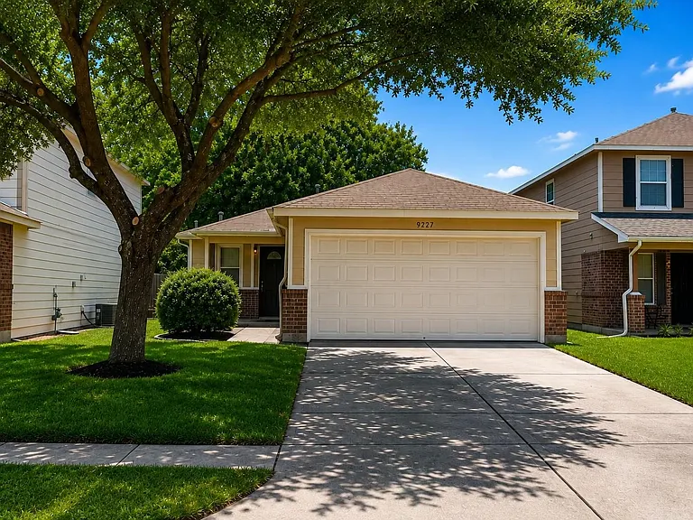 9227 Shaded Pines Dr — Photo 1