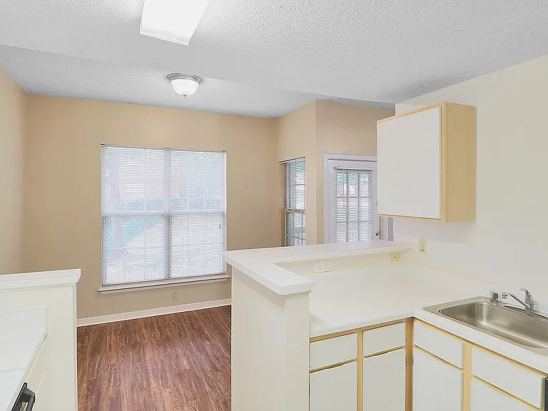 The Grove at Pleasant Valley Apartment Homes — Photo 12
