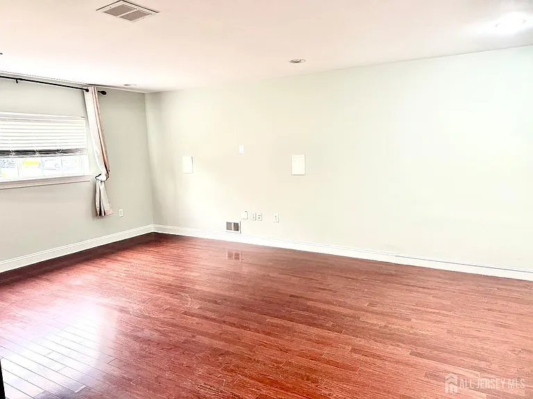 13 Roosevelt Ave — Photo 21