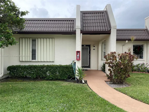 181 Lake Susan Ln #181, West Palm Beach, FL 33411